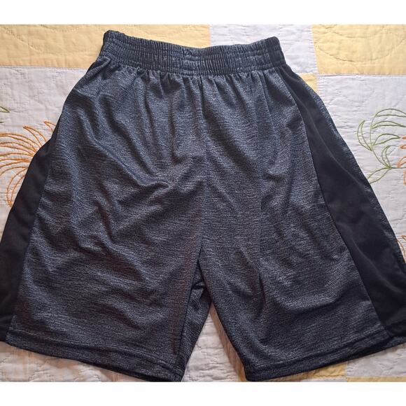 Boys Ultra Performance gray with black stripe Shorts Size 14/16 - Picture 1 of 6